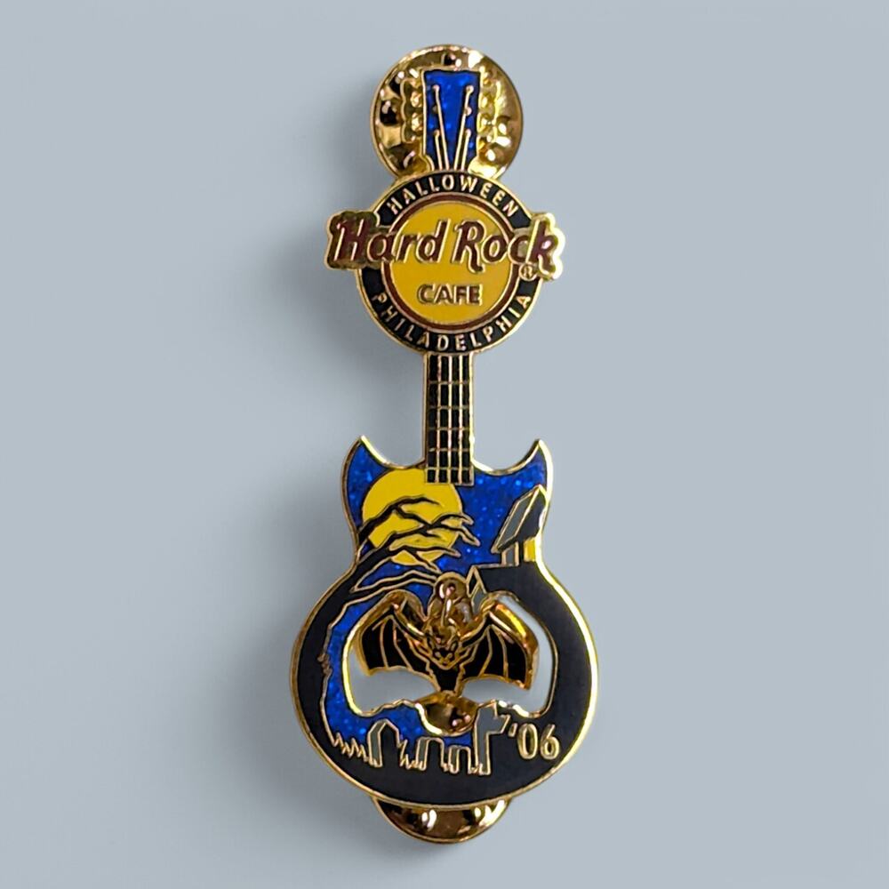 Hard Rock Pin 2006 Philadelphia Halloween Guitar Dangle Bat